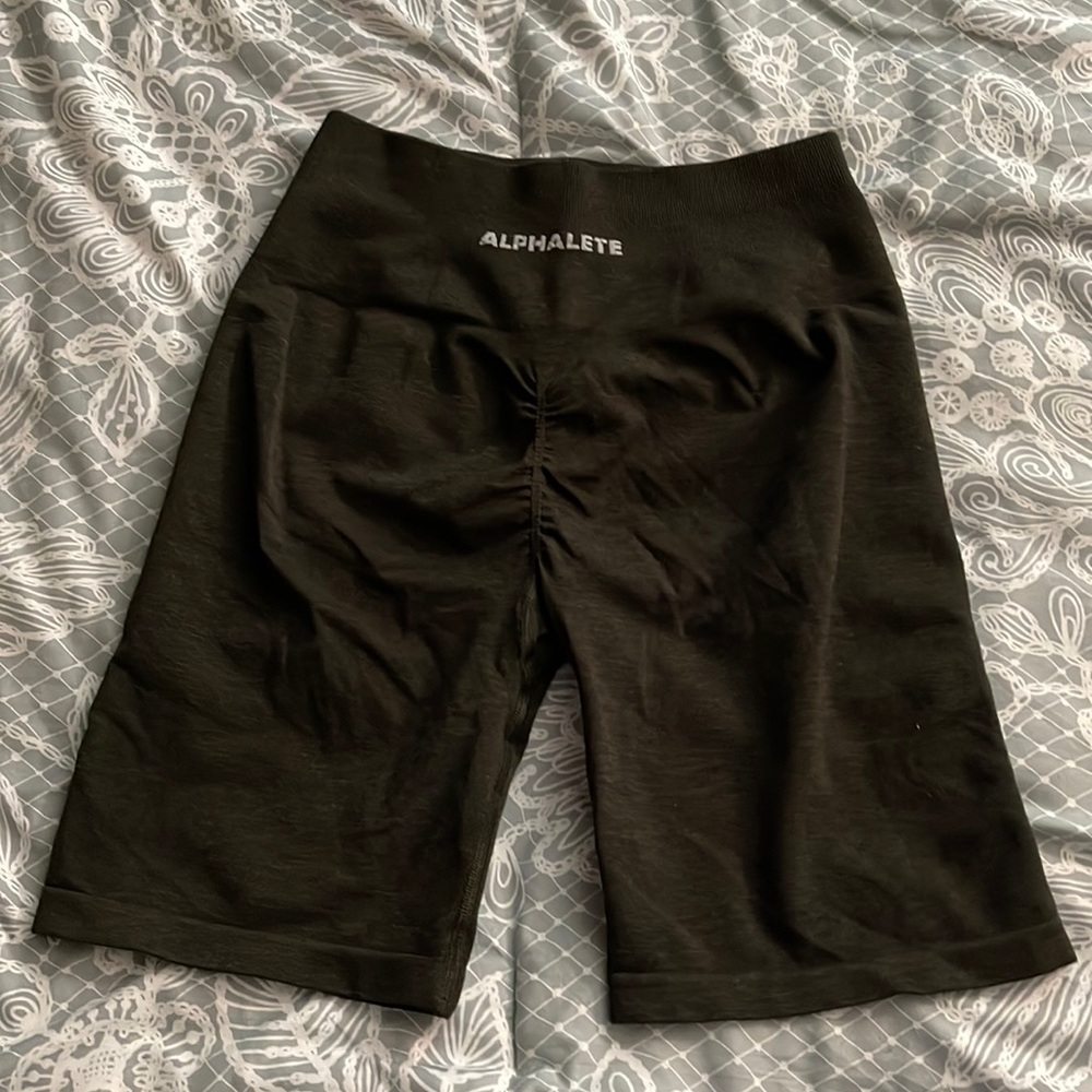 Alphalete Amplify Biker Shorts in Evergreen